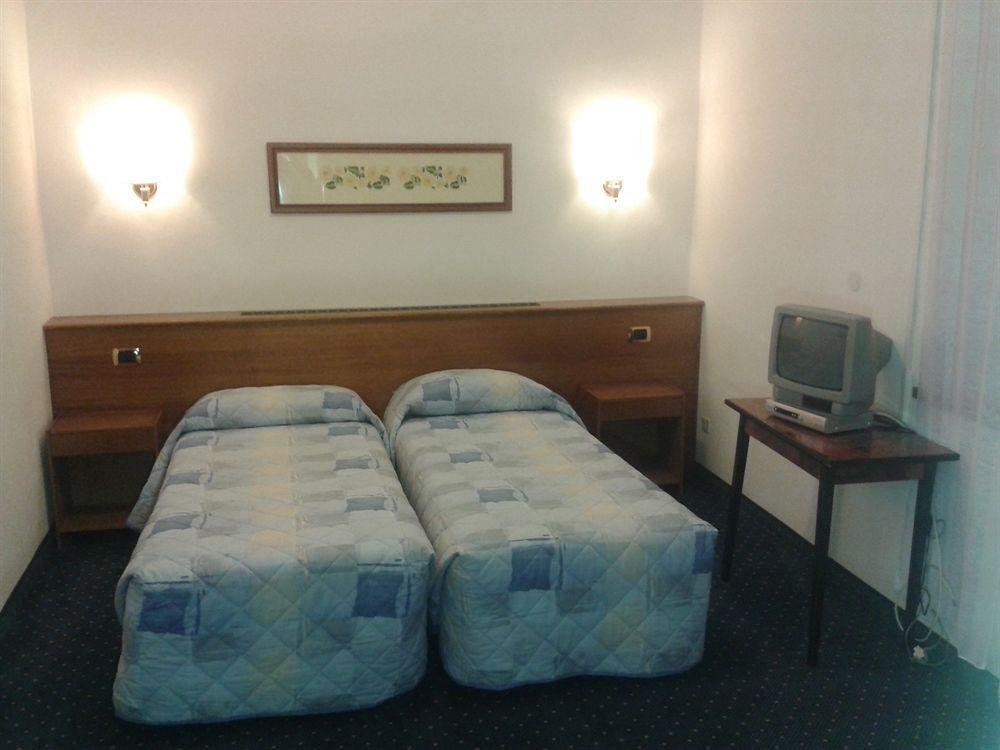 Hotel Rosalpina Riva del Garda Exterior foto