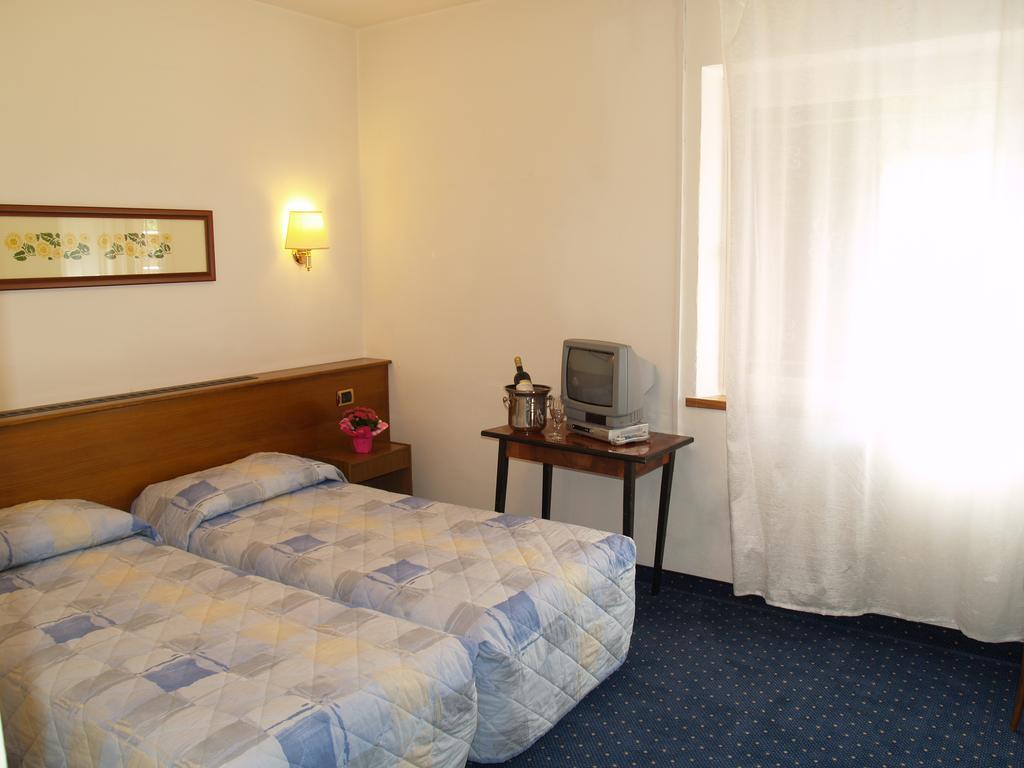 Hotel Rosalpina Riva del Garda Exterior foto