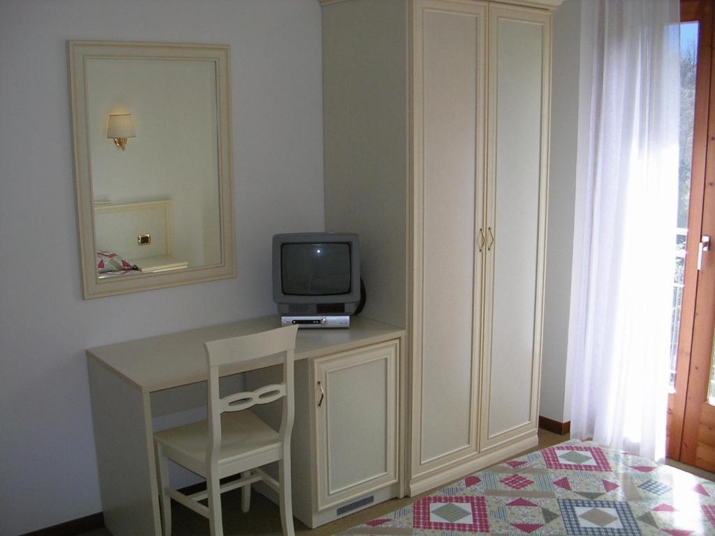 Hotel Rosalpina Riva del Garda Quarto foto